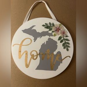 Home hanging plaque of the state of Michigan
